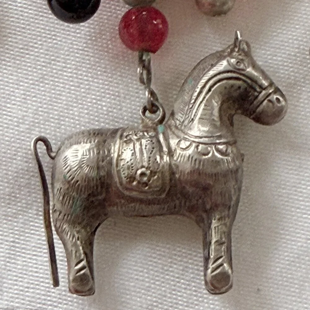 Roxsann (Eklund) Vintage Pink Black Beaded Horse Charm Necklace - Picture 4 of 6